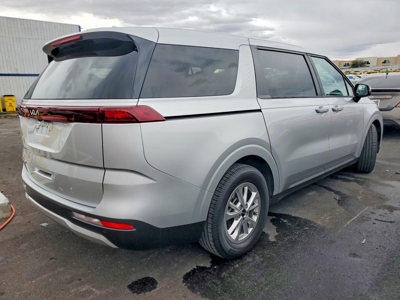 2022 KIA Carnival lx