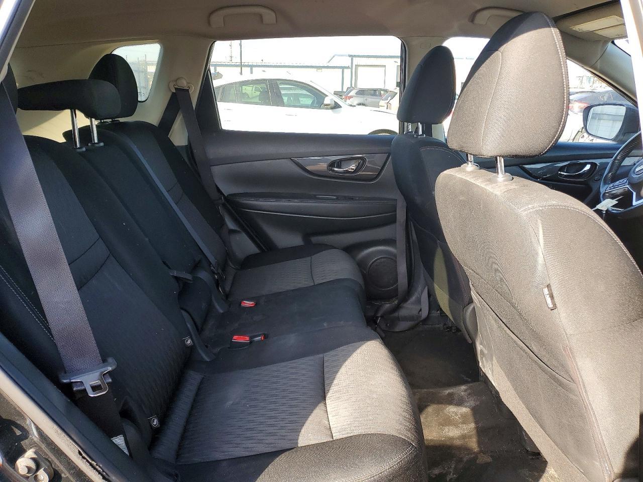 2017 Nissan Rogue sv