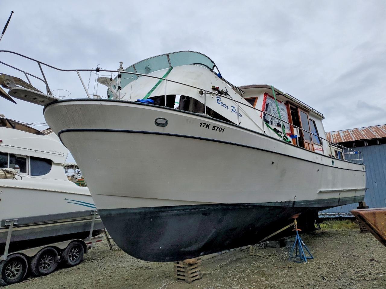 1981 Marine Trader Boat