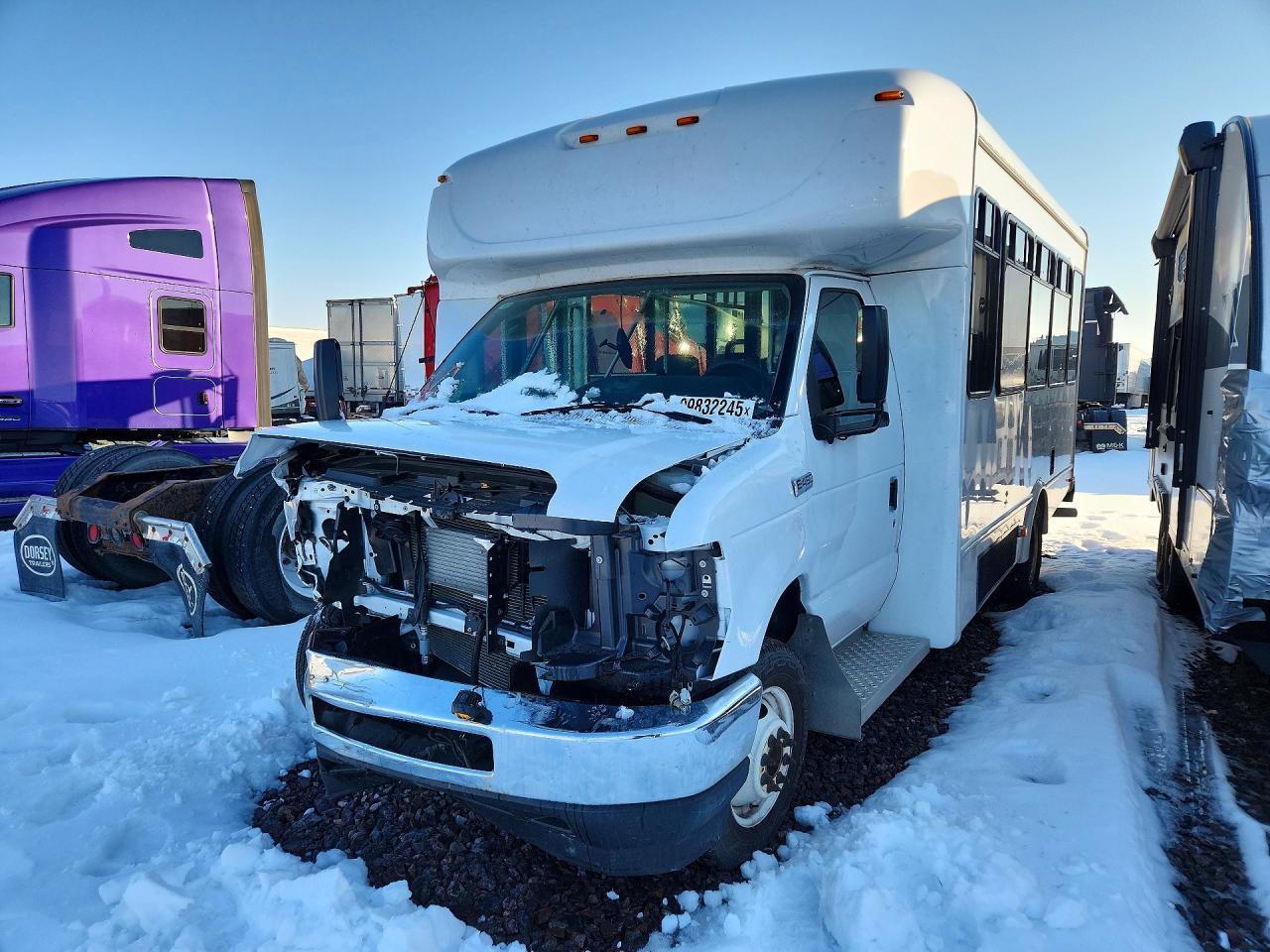 2025 Ford Econoline E450 Super Duty Cutaway Van