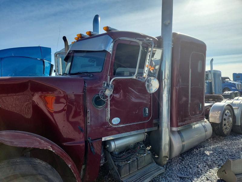 2012 Peterbilt 389 Semi Truck