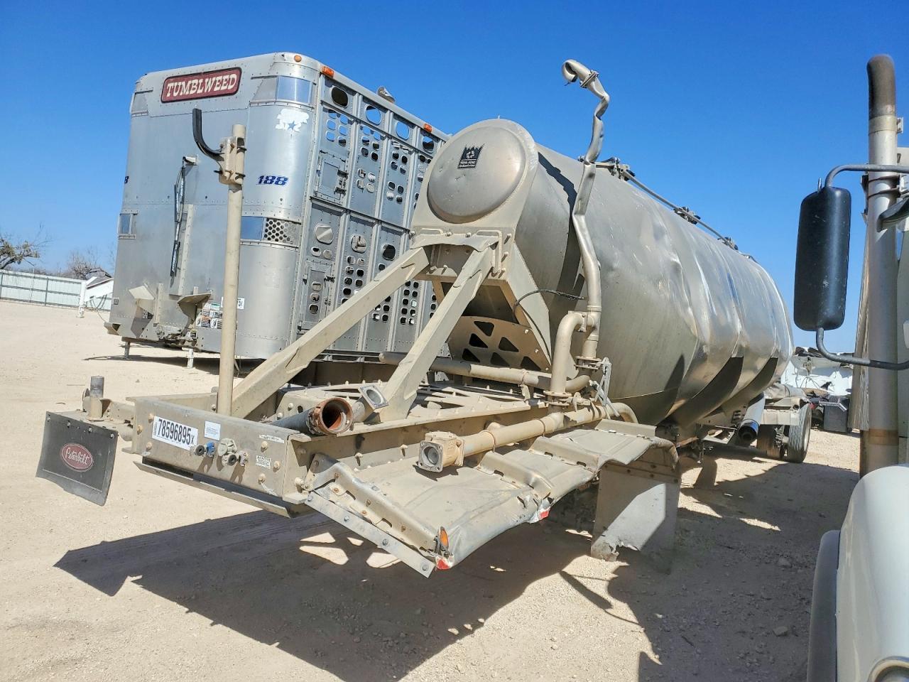 2016 Trail King Pneumatic DRY Bulk Trailer