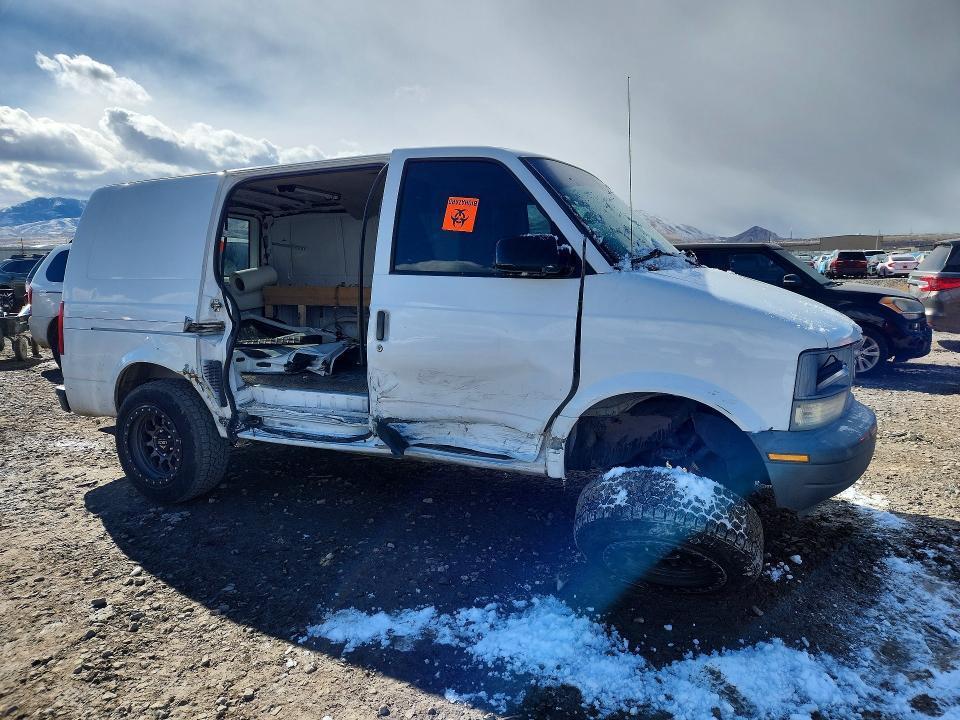 2005 GMC Safari XT