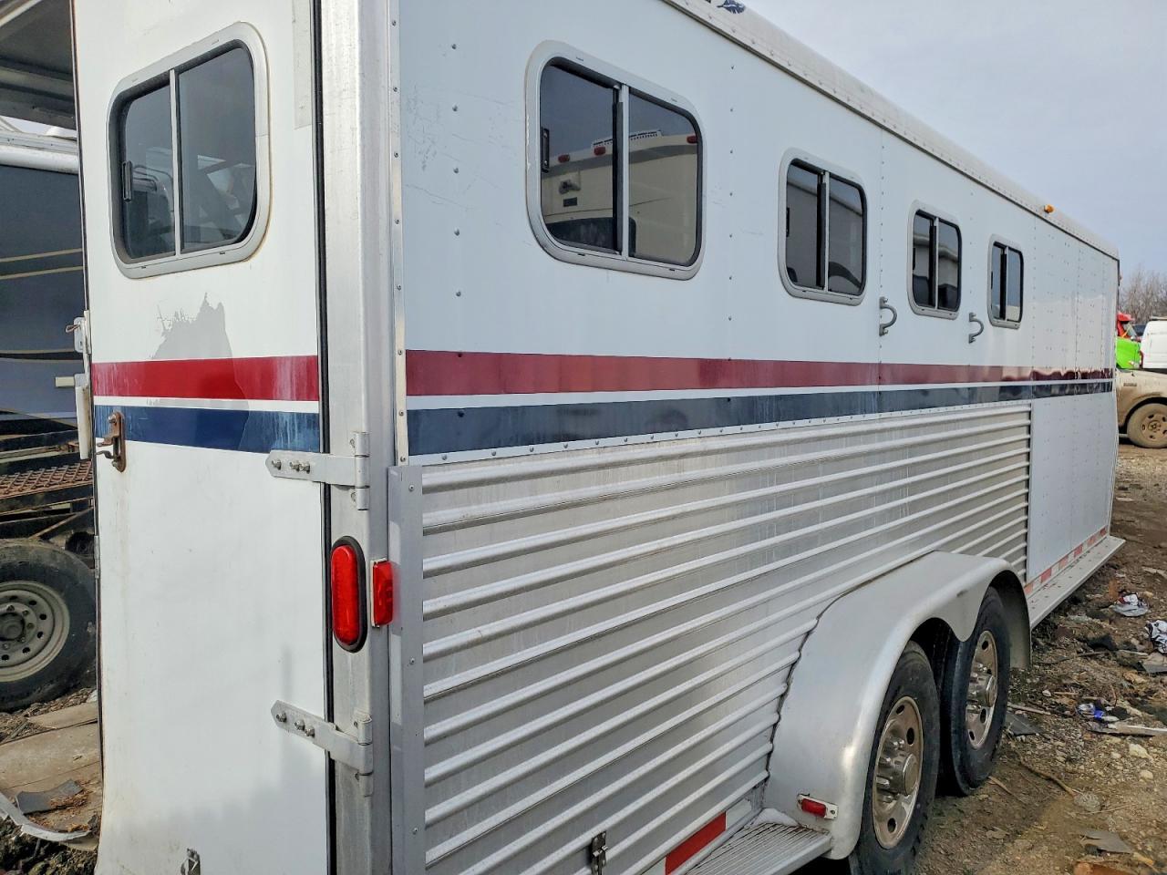 2000 Mobilive 2001 Featherlite Livestock Trailer