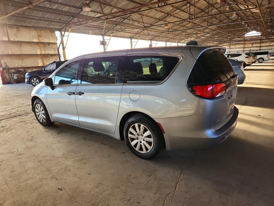 2020 Chrysler Voyager l