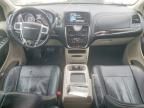 2013 Chrysler Town & Country Touring l