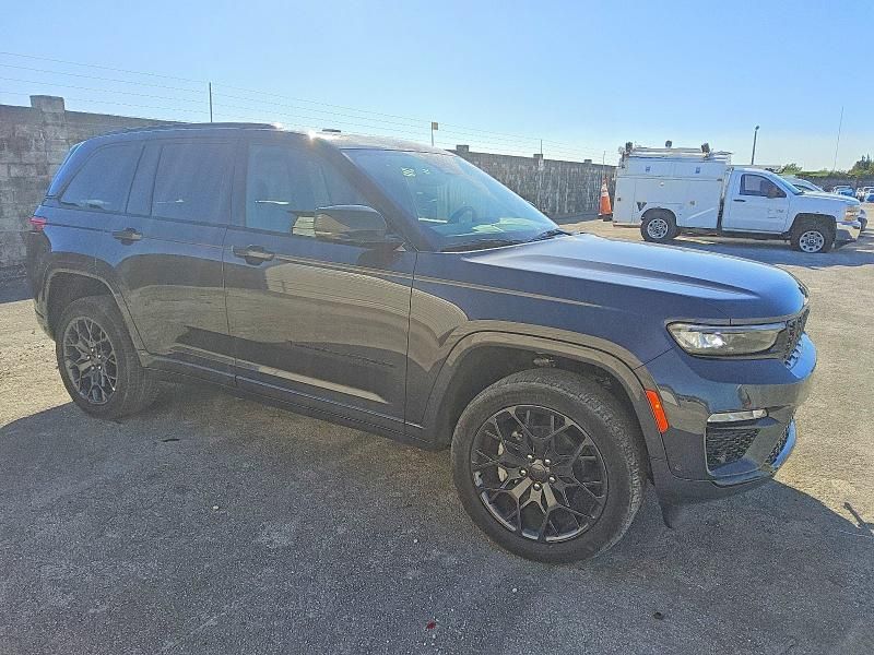 2025 Jeep Grand Cherokee Summit