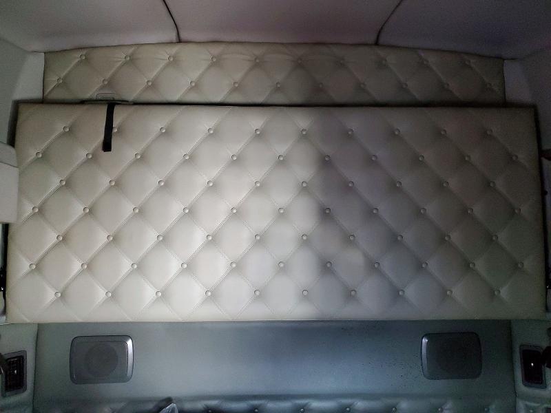 2016 Kenworth T680 Semi Truck