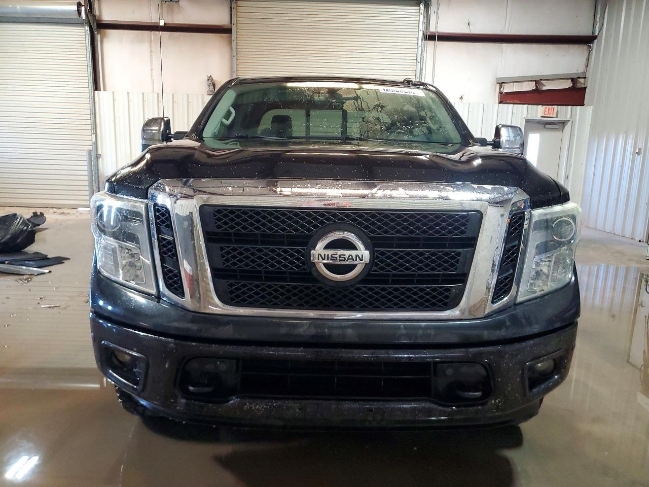 2017 Nissan Titan SL
