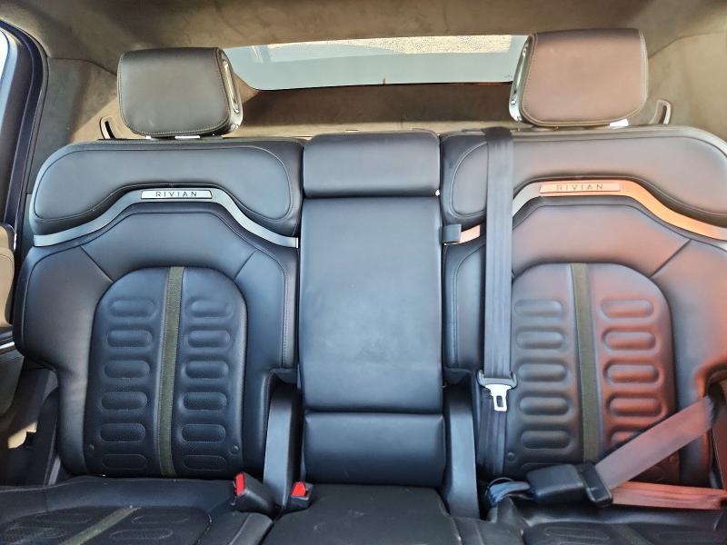 2025 Rivian R1S Adventure
