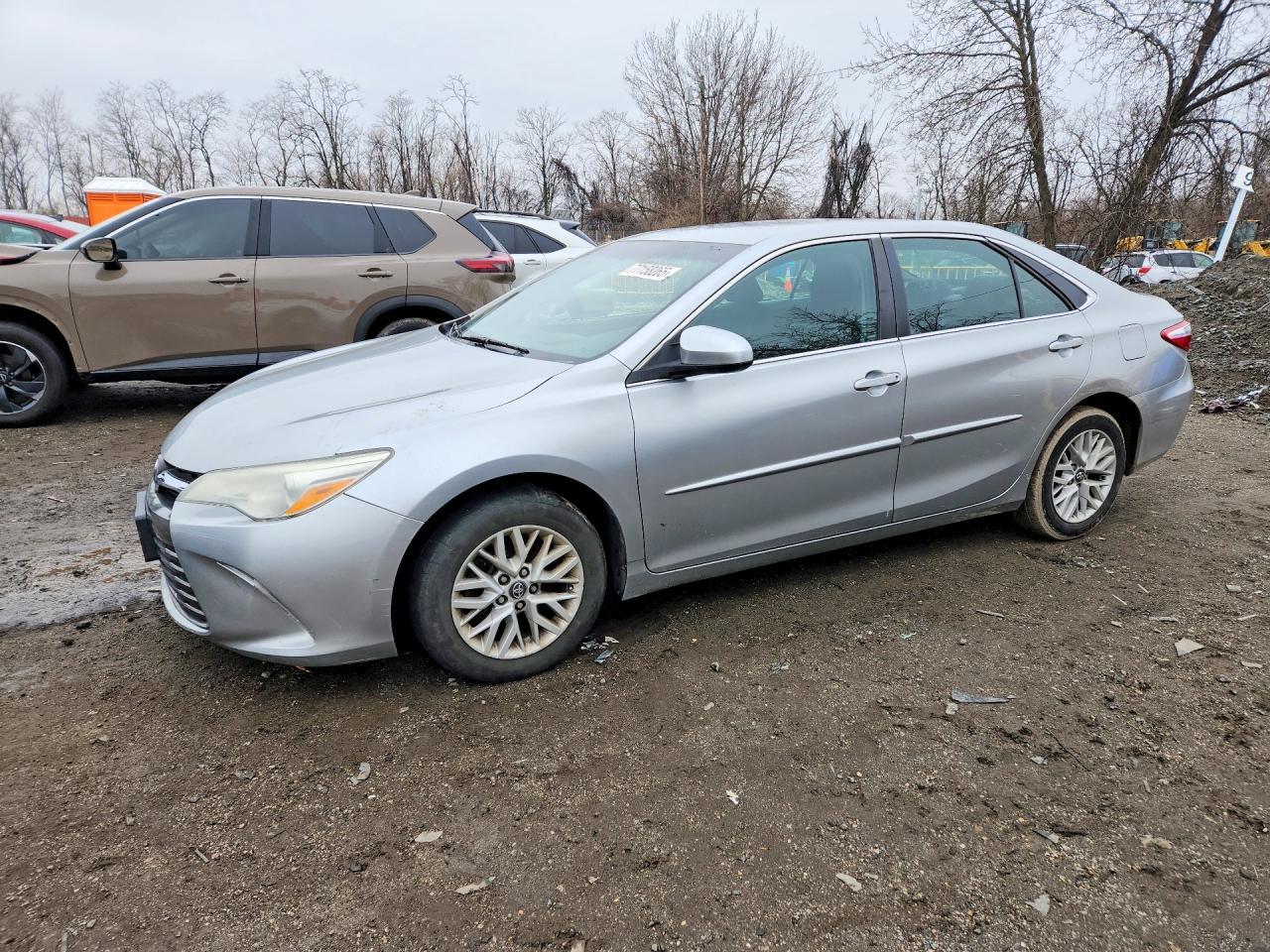 2016 Toyota Camry le