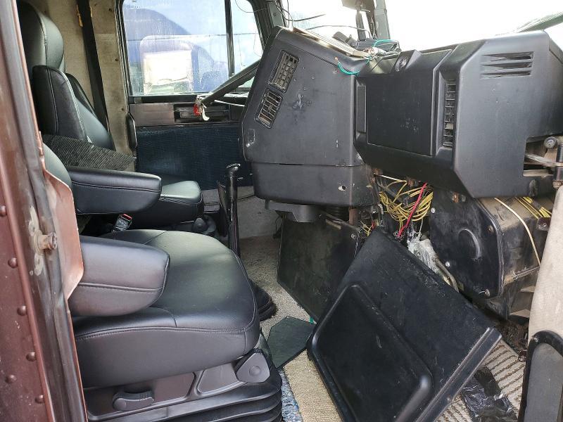 2000 Freightliner Convention Semi Truck