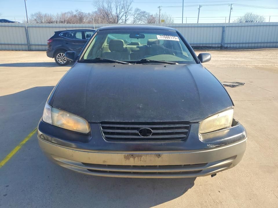 1999 Toyota Camry le