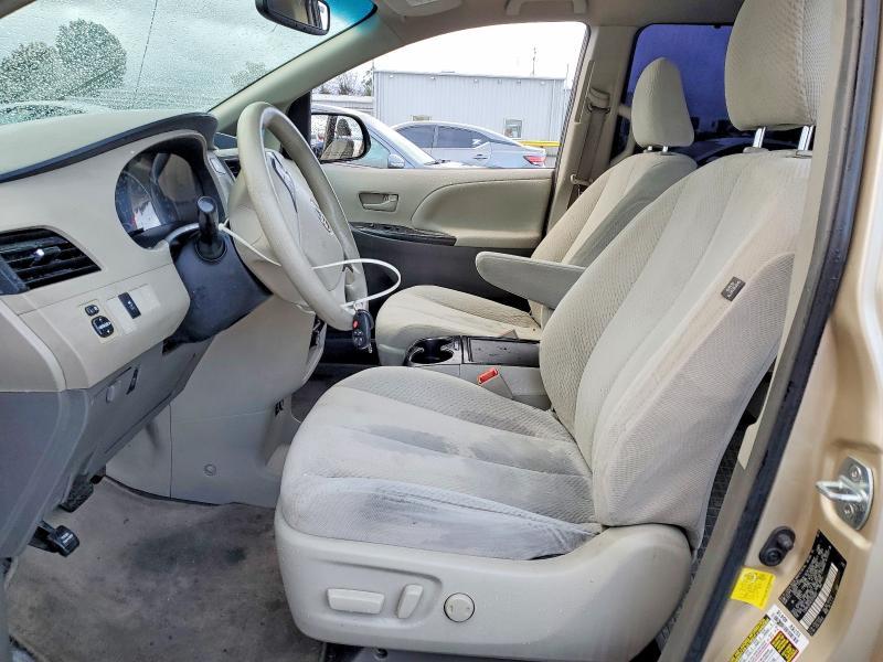 2012 Toyota Sienna le 8-passenger