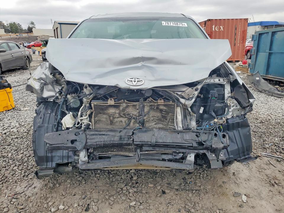 2017 Toyota Sienna xle Premium 8-passenger