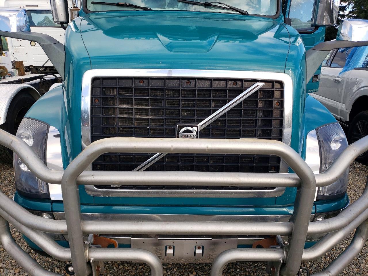 2018 Volvo VN VNL-Semi Truck