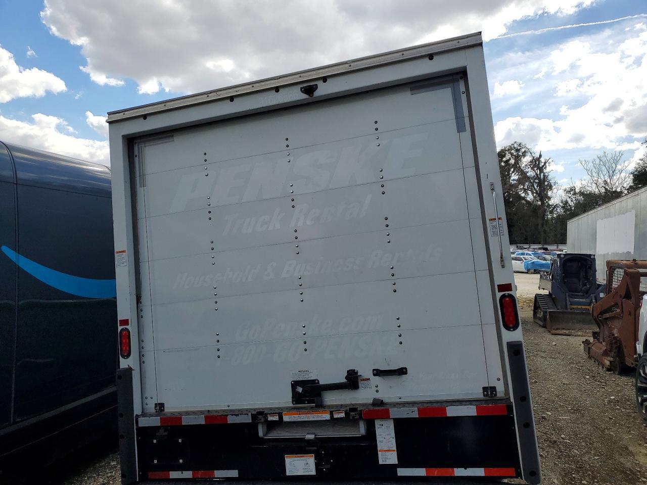2022 GMC Savana CUT-BOX Truck
