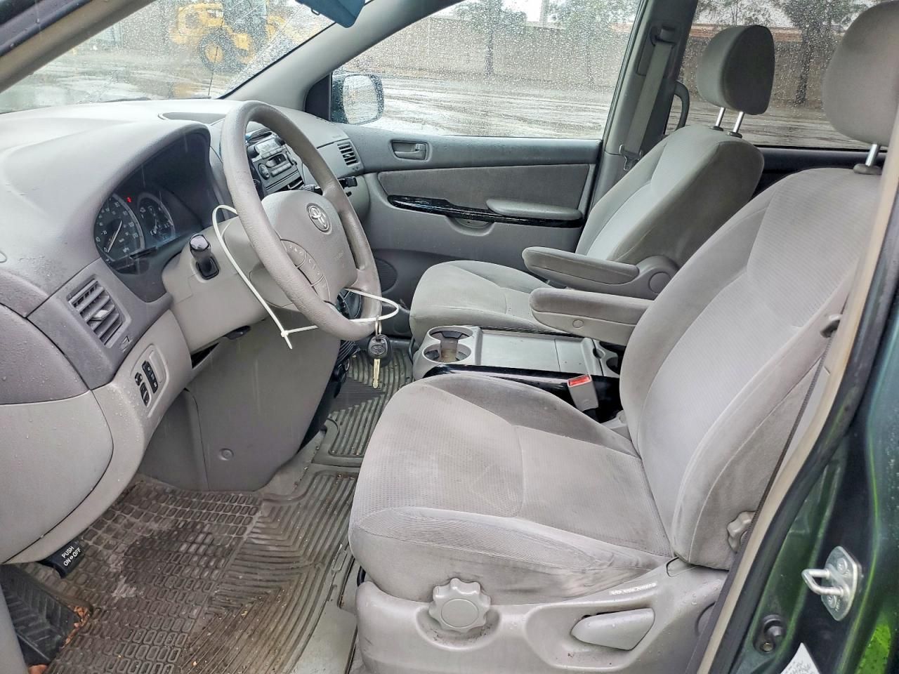 2004 Toyota Sienna ce