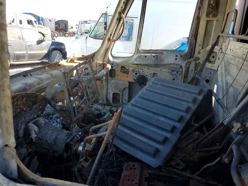 2007 International 7400 Refuse Truck