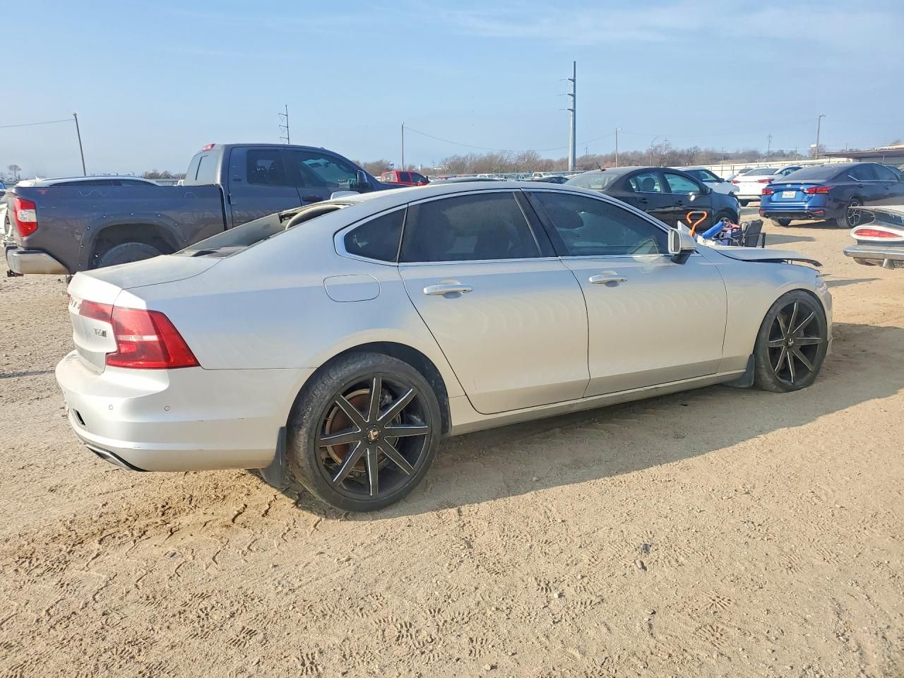 2017 Volvo S90 T6 Momentum