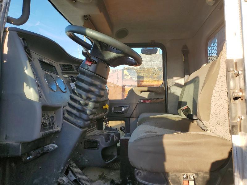 2017 Kenworth Construction T370
