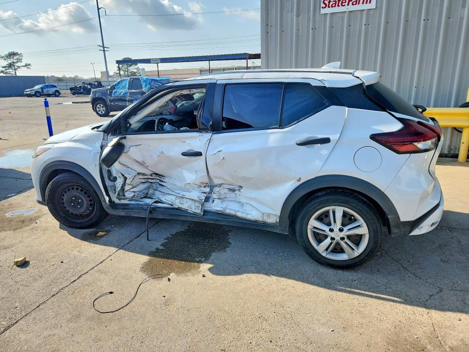 2021 Nissan Kicks s