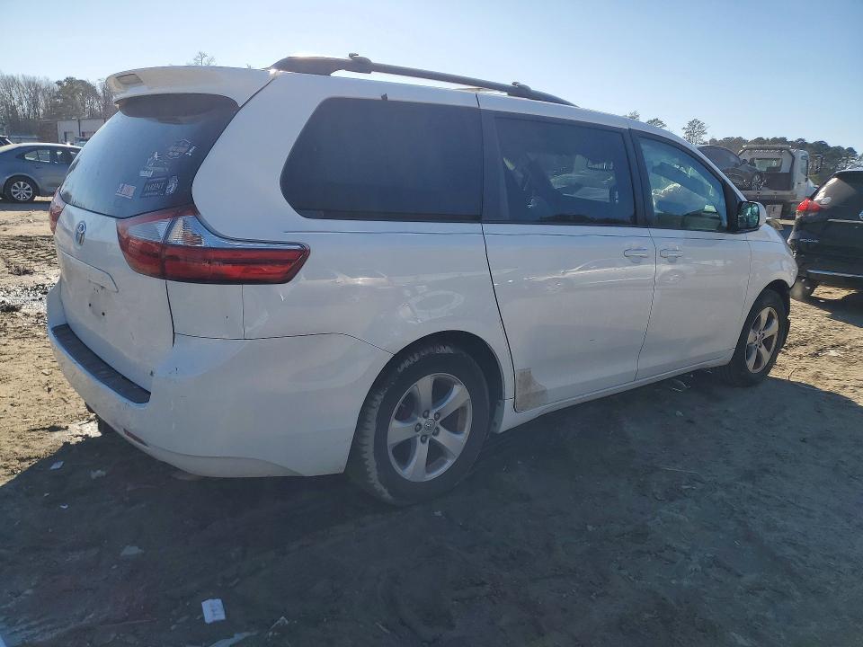 2015 Toyota Sienna le