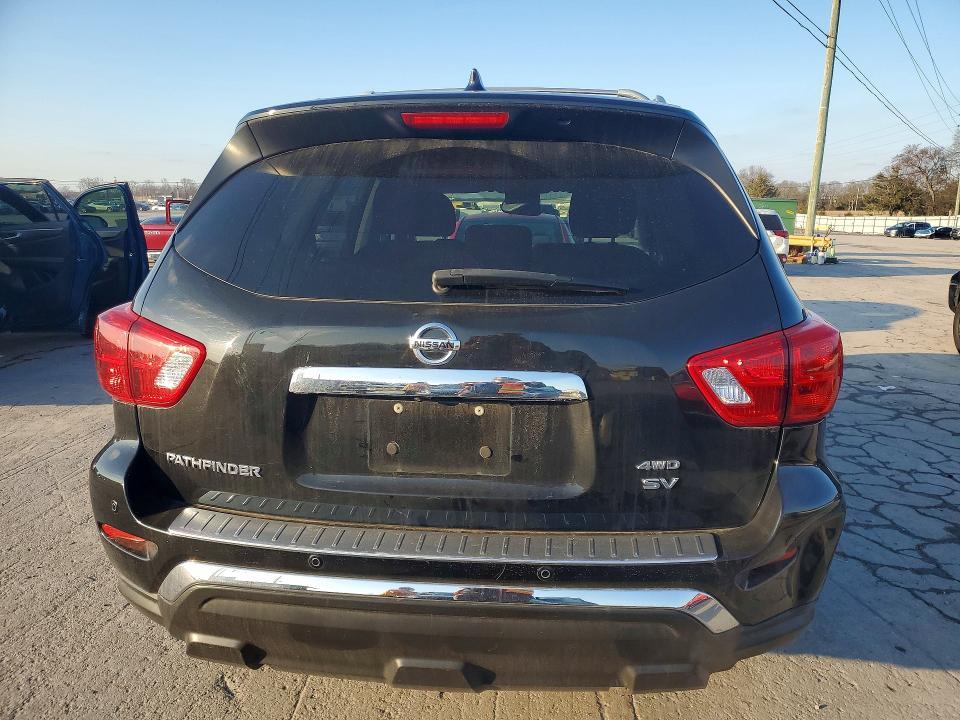 2020 Nissan Pathfinder sv