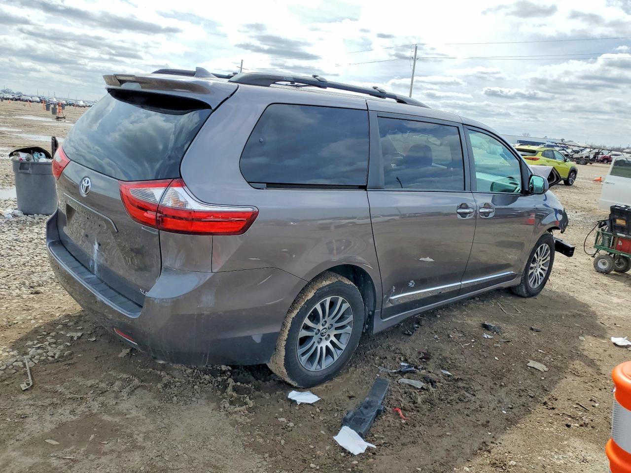 2020 Toyota Sienna xle Premium 8-passenger