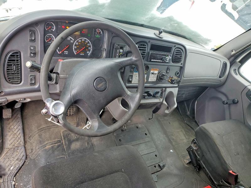 2015 Freightliner Business Class M2 BOX Truck