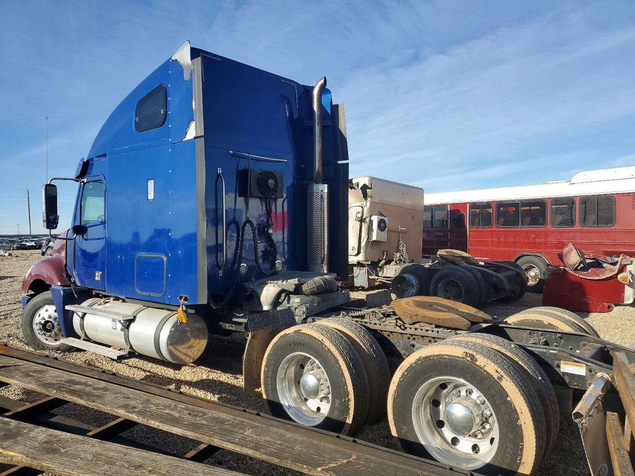 2018 Freightliner Columbia Semi Truck