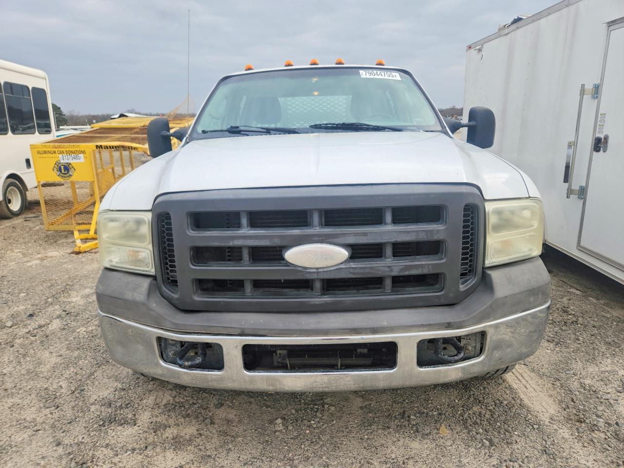 2005 Ford F350 Super Duty Flatbed Truck