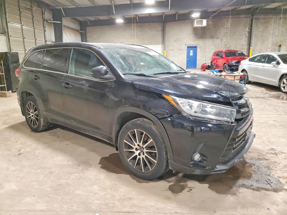 2017 Toyota Highlander se