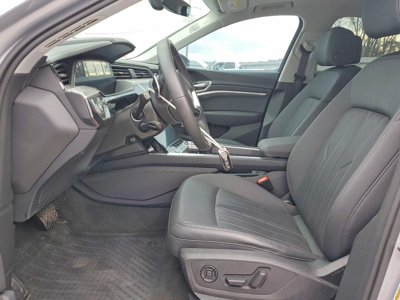 2022 Audi E-tron Premium Plus