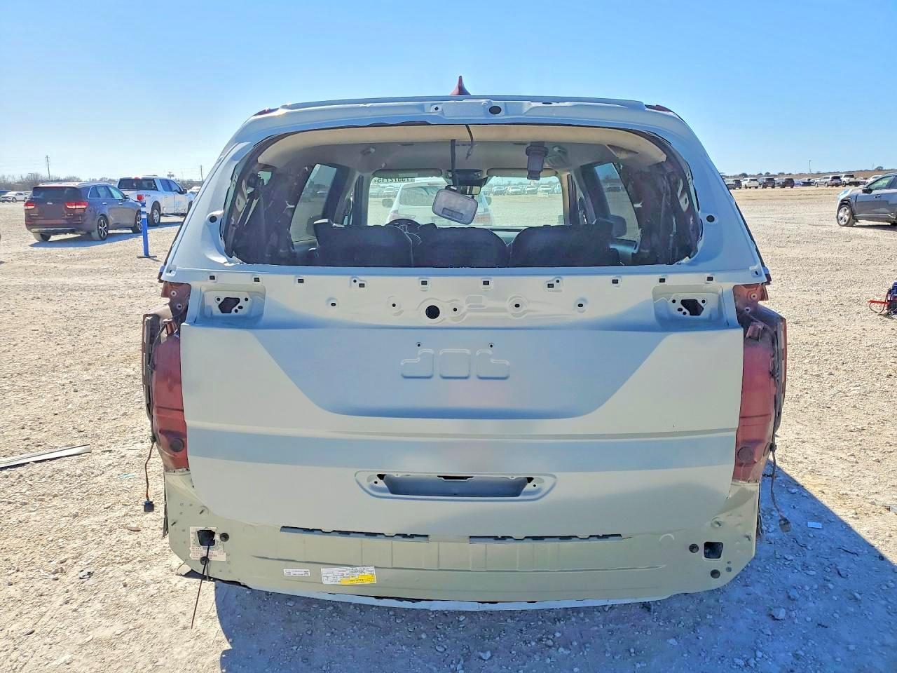 2022 KIA Carnival lx