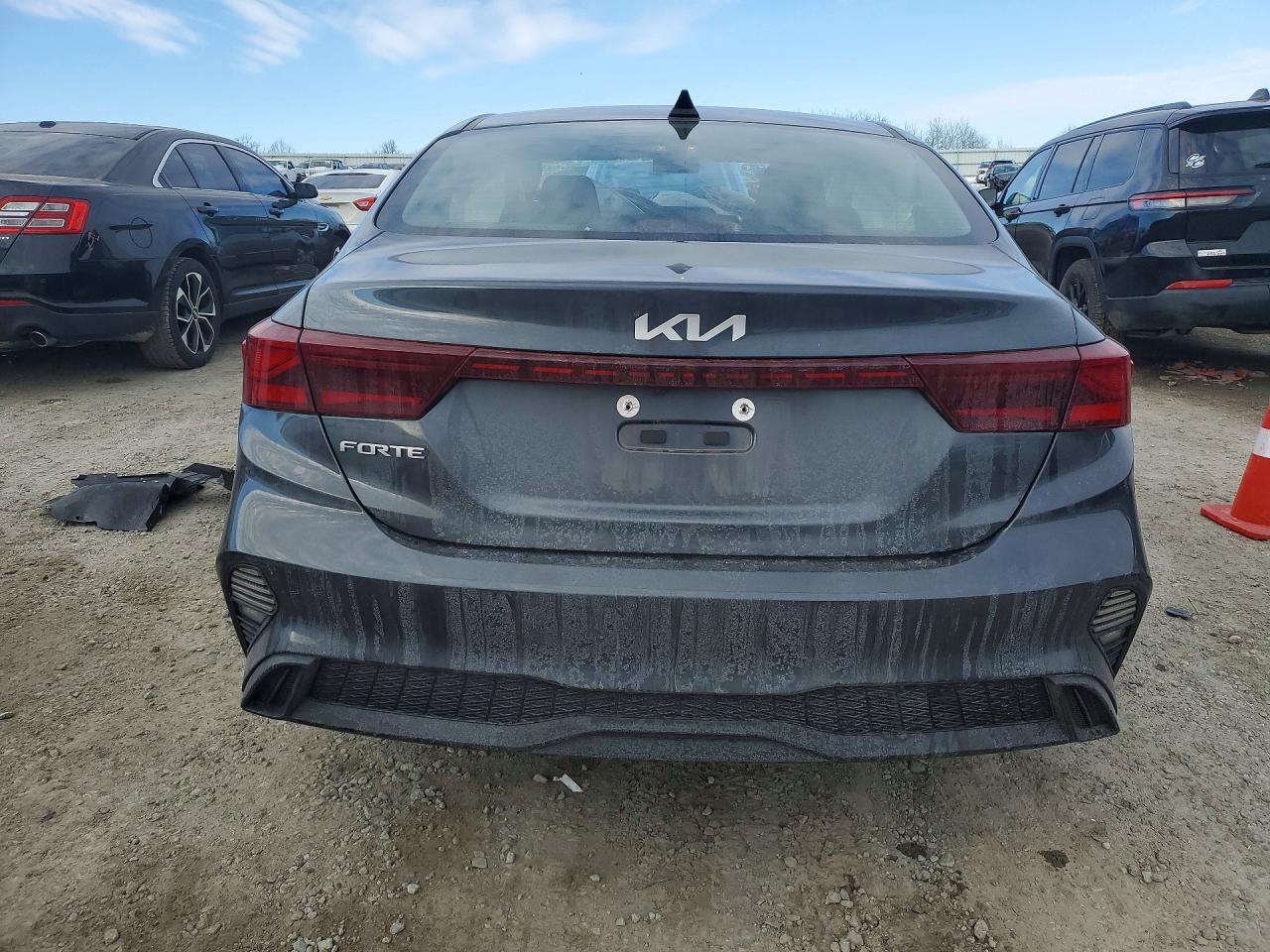 2023 KIA Forte lxs