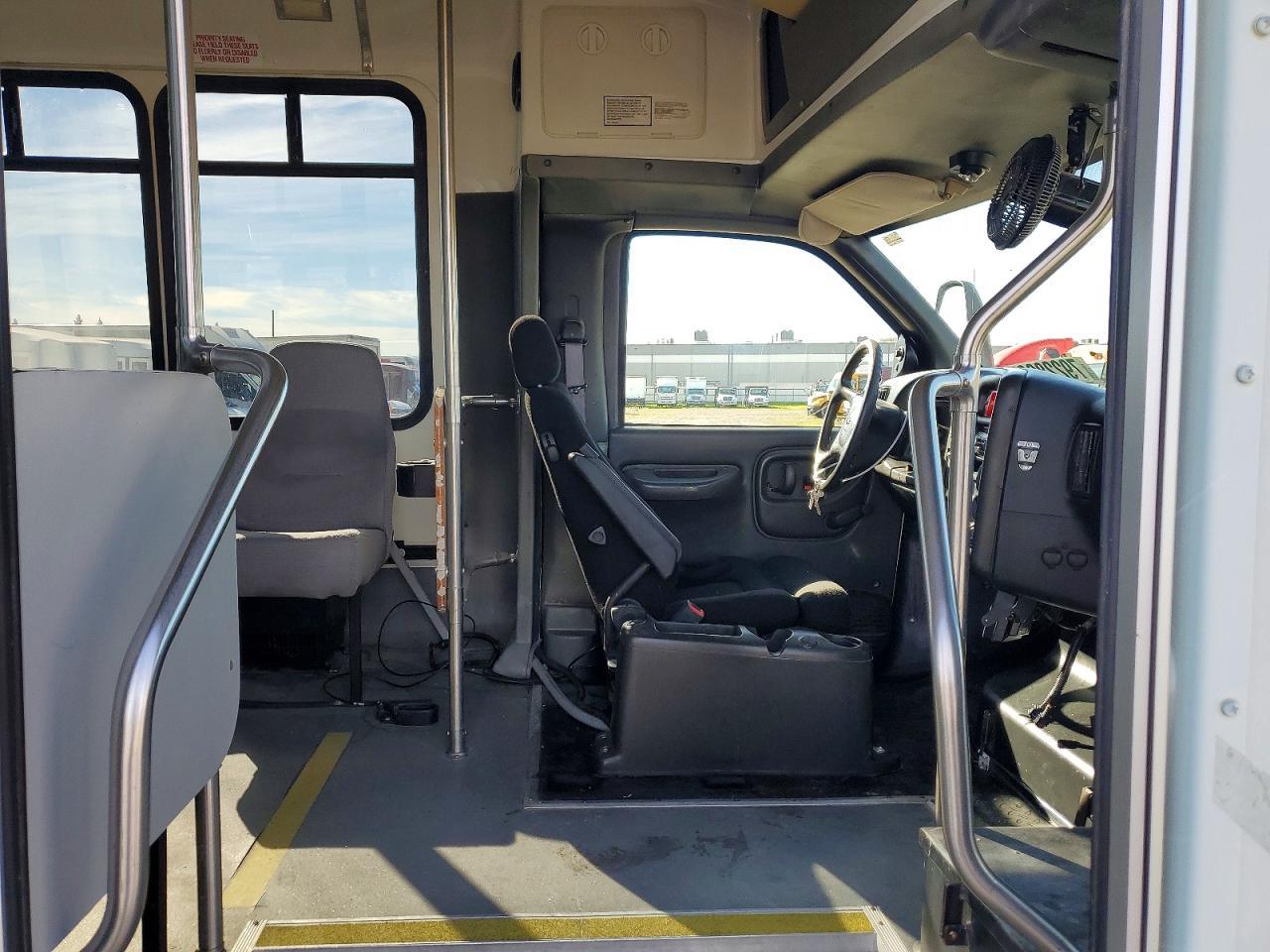 2009 Chevrolet C5500 C5V0-Prisoner Transport Bus