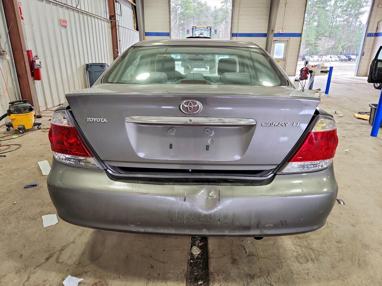 2005 Toyota Camry le
