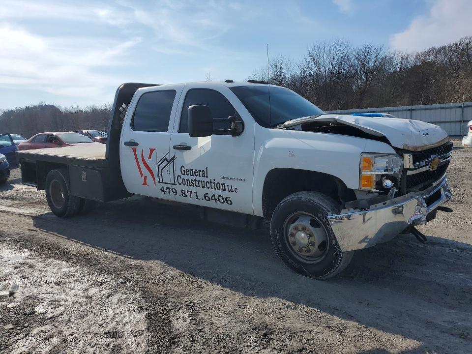 2013 Chevrolet Silverado Flatbed Truck