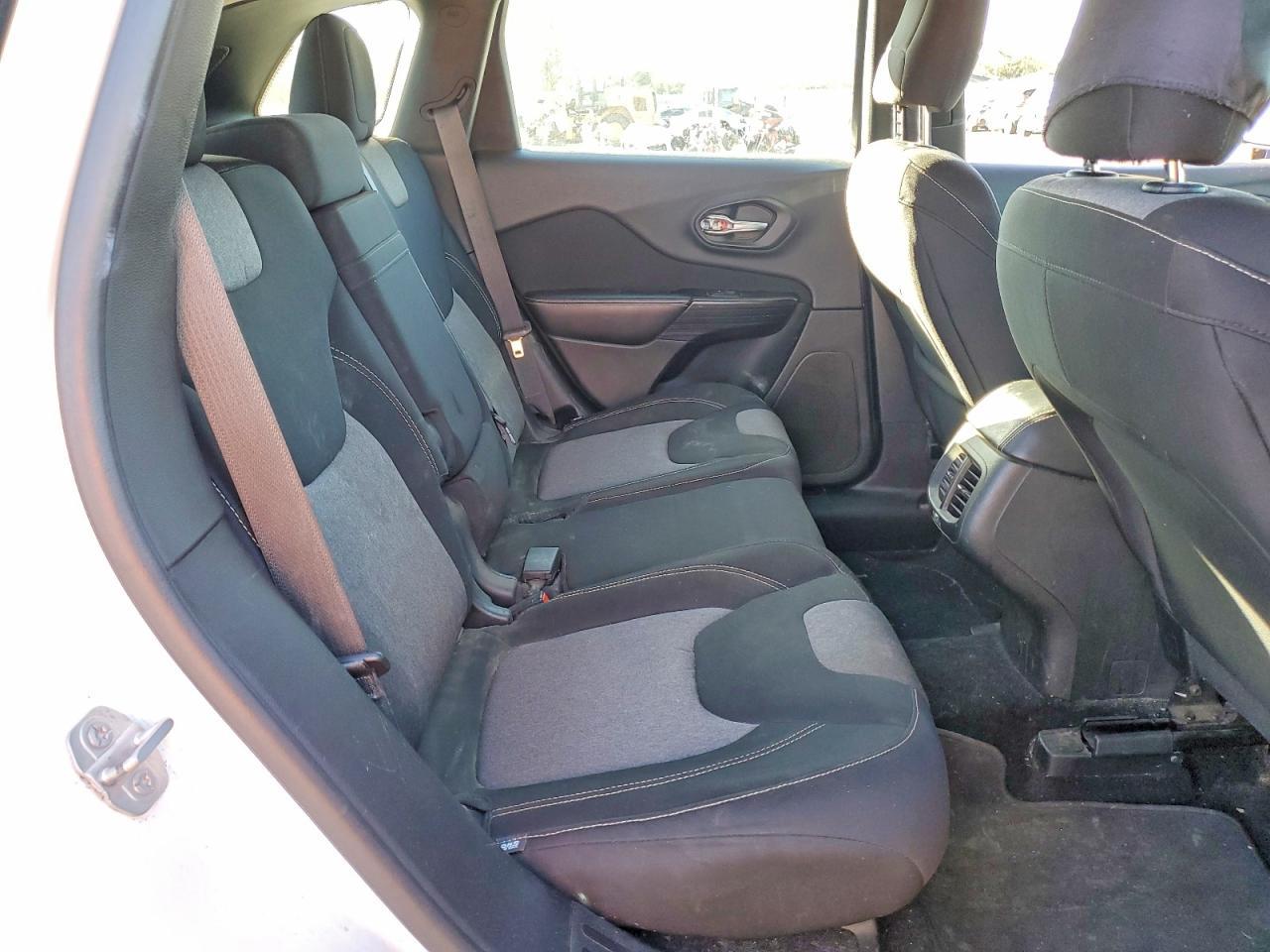 2015 Jeep Cherokee Sport