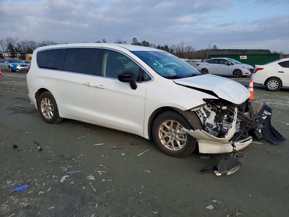 2024 Chrysler Voyager lx