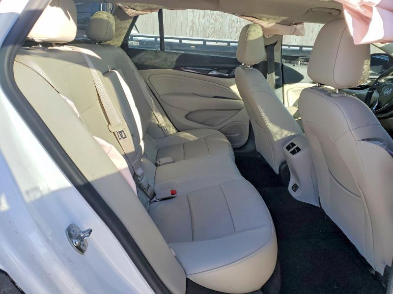 2018 Buick Regal Tourx Essence