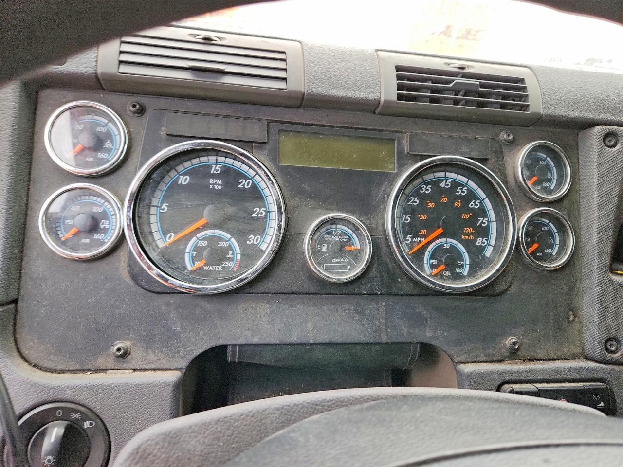 2015 Freigliner 2015 Freightliner Cascadia Semi Truck