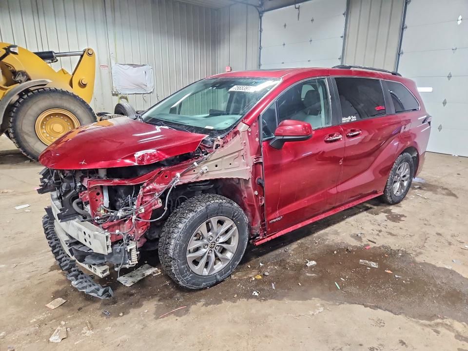 2021 Toyota Sienna xle