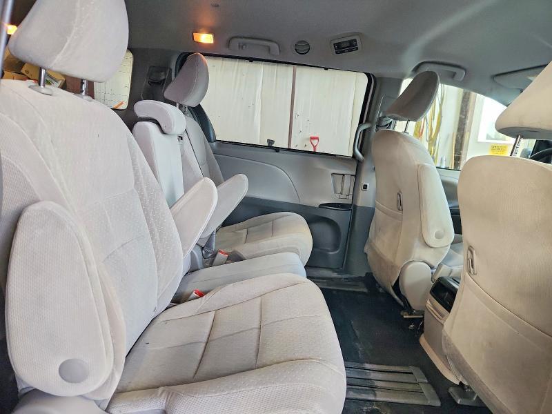2017 Toyota Sienna le 8-passenger