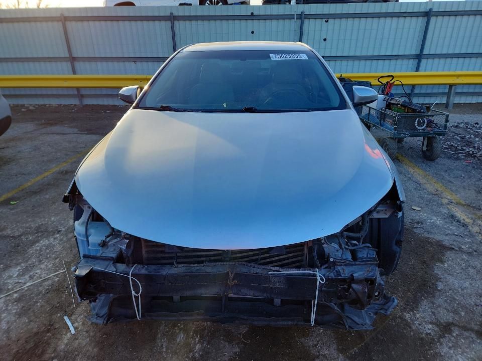 2016 Toyota Camry le