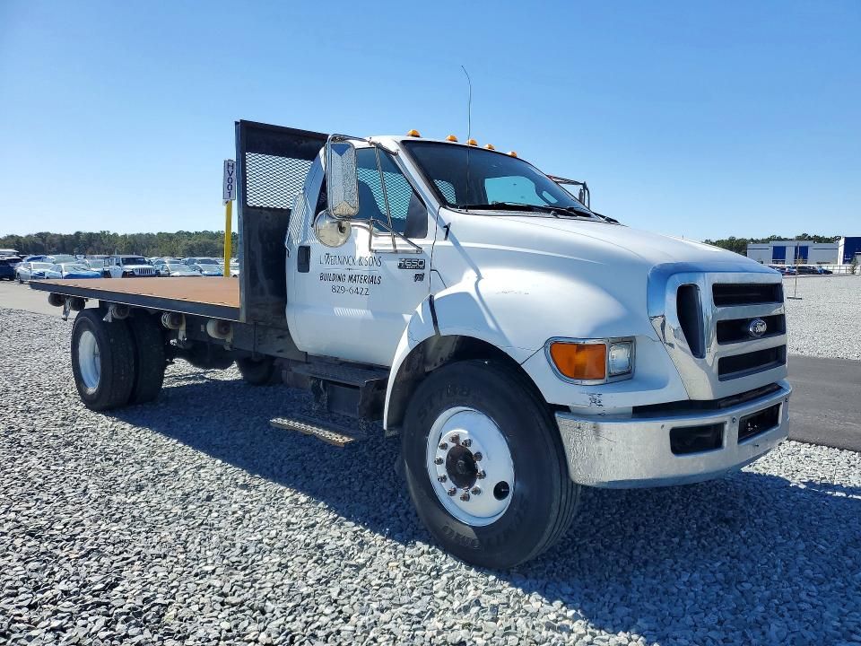 2013 Ford F650 Super Duty Flatbed Truck