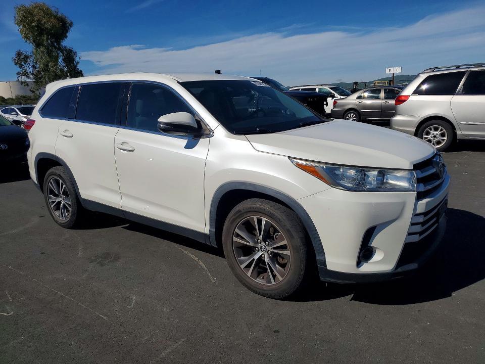 2019 Toyota Highlander le
