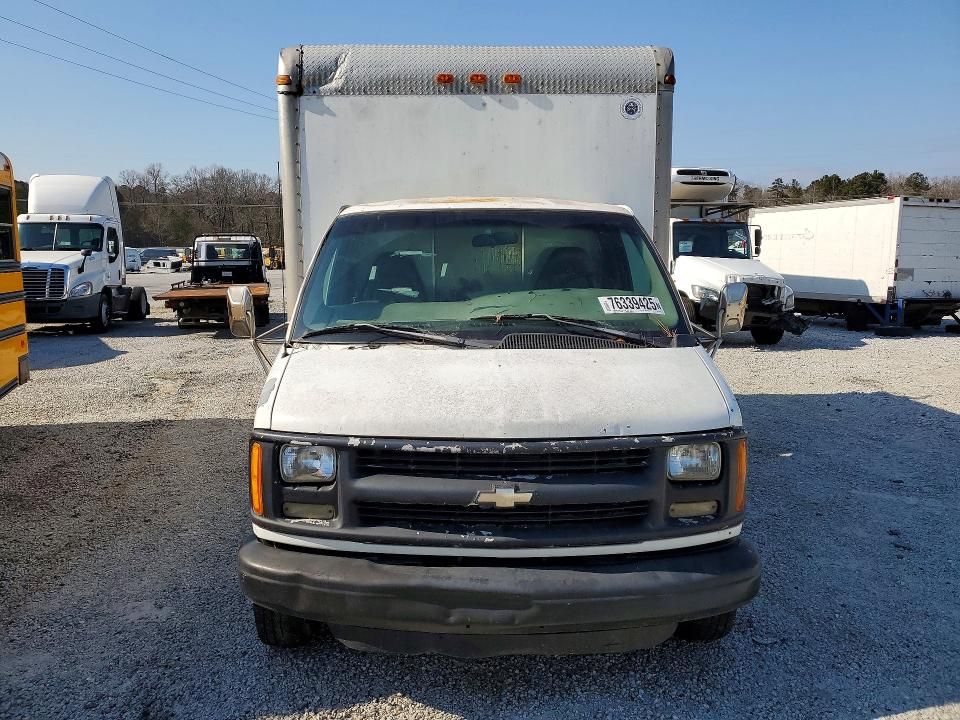 2001 Chevrolet Express BOX Truck
