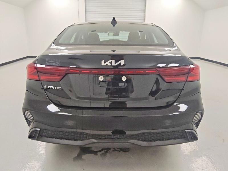 2024 KIA Forte lx